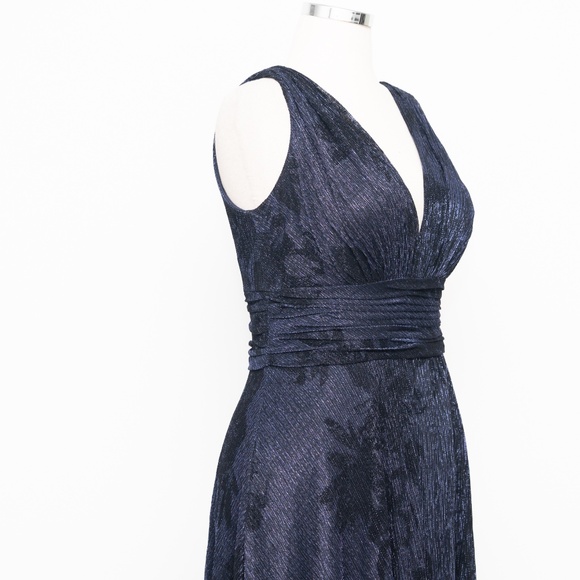 Betsy & Adam Floral Metallic Crinkle Gown - Picture 10 of 13